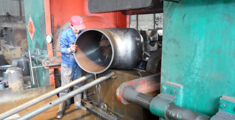 三通生產(chǎn)設(shè)備